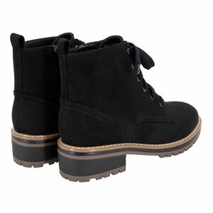 Lace‎ up boots